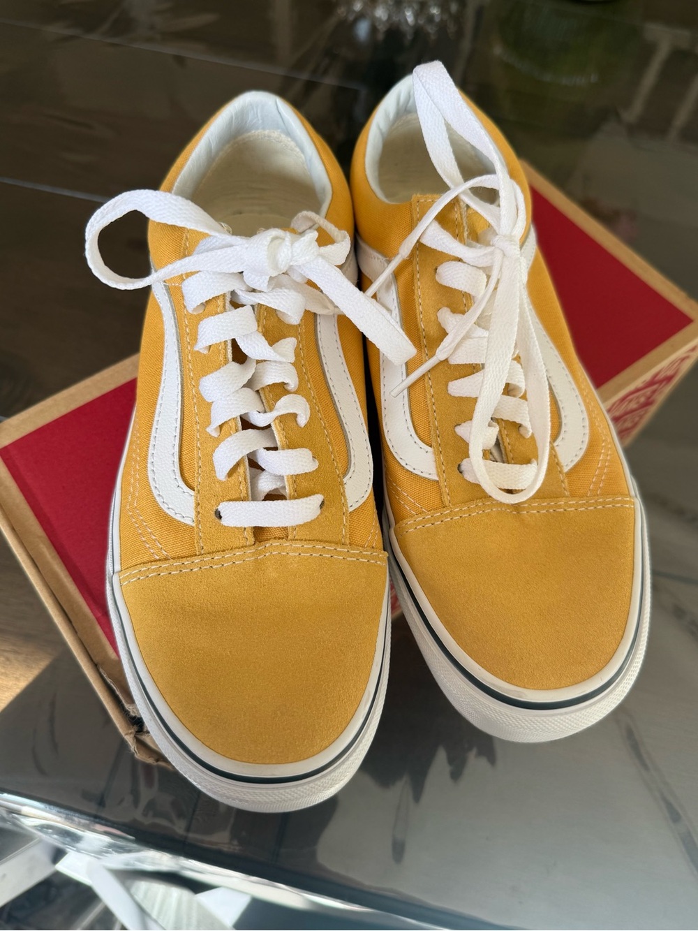 Vans Old Skool in Ochre and True White